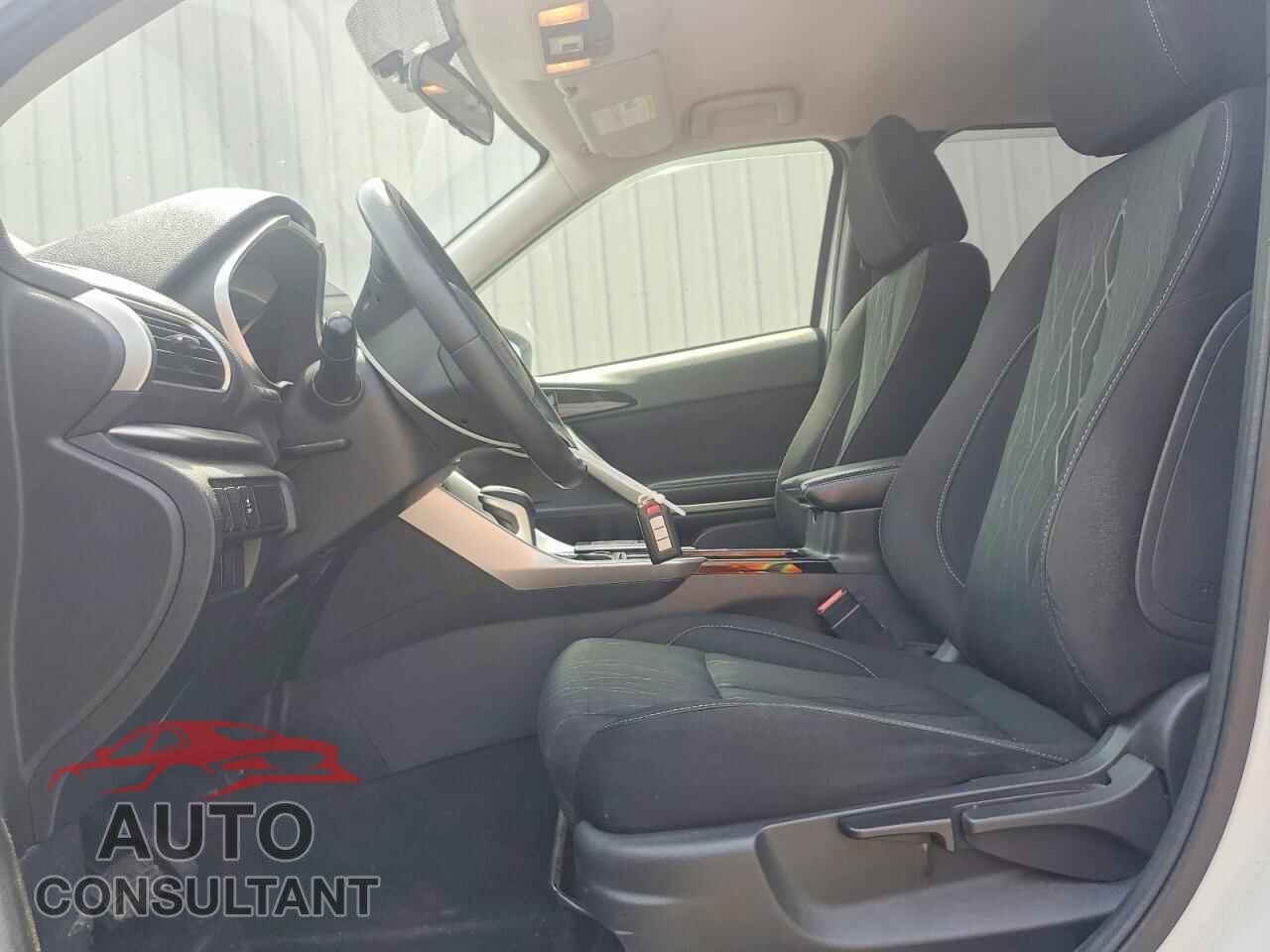 MITSUBISHI ECLIPSE 2018 - JA4AT5AAXJZ038486