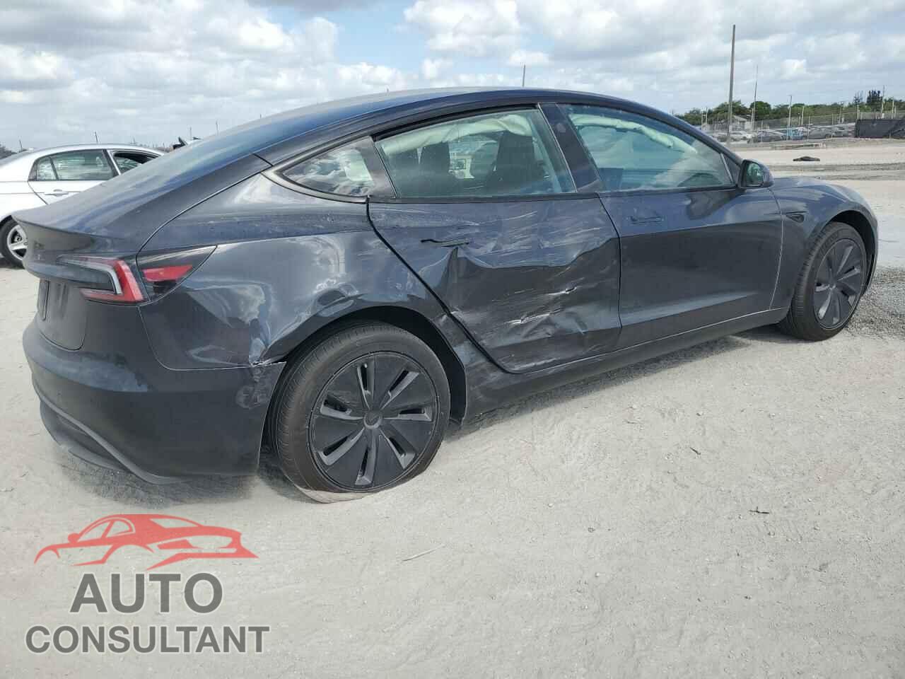 TESLA MODEL 3 2025 - 5YJ3E1EA9SF903788