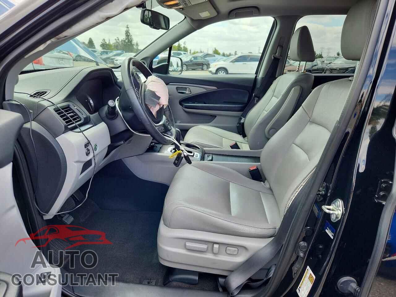 HONDA PILOT 2017 - 5FNYF5H53HB010159