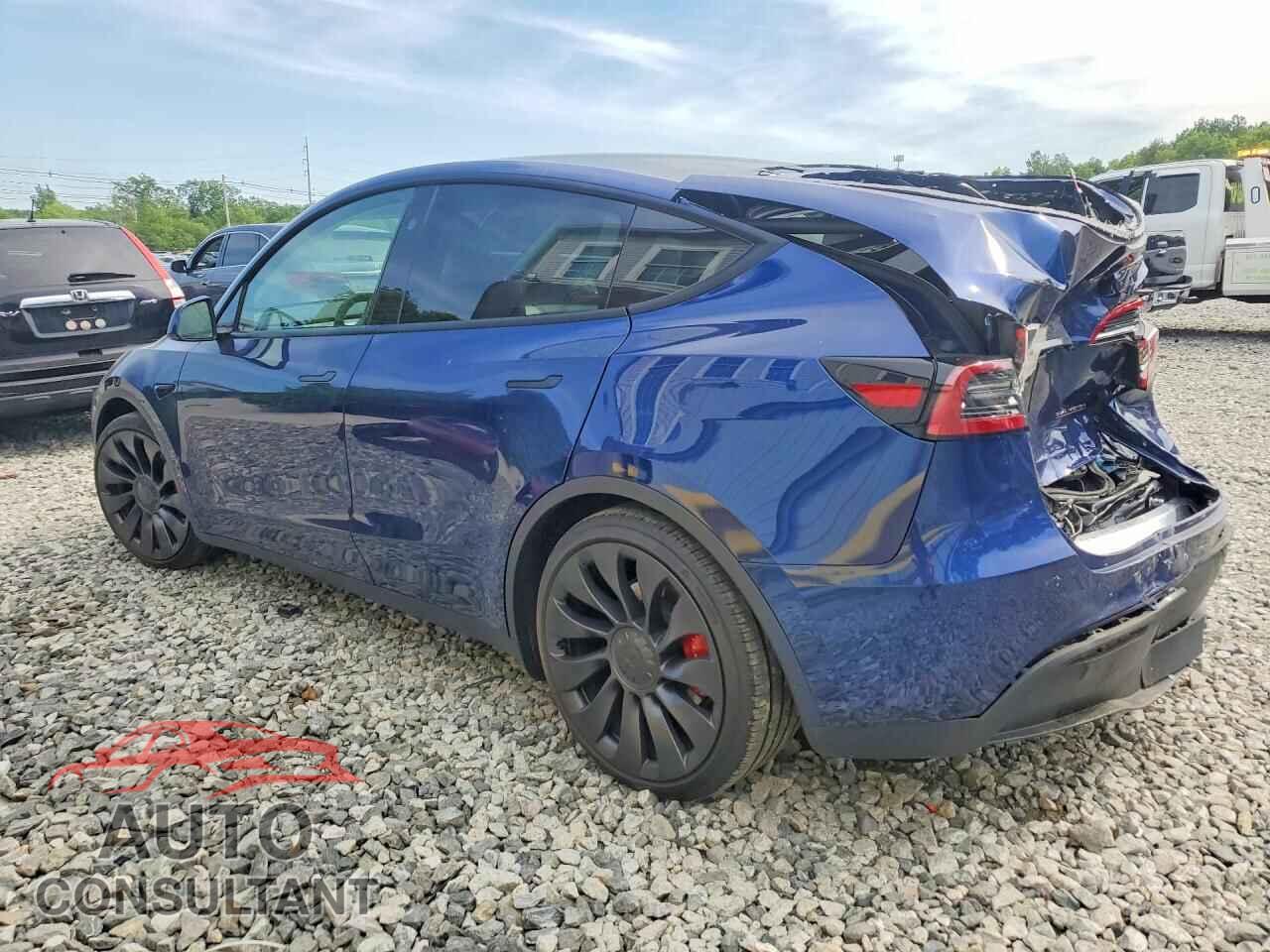 TESLA MODEL Y 2025 - 7SAYGDEF6SA352748
