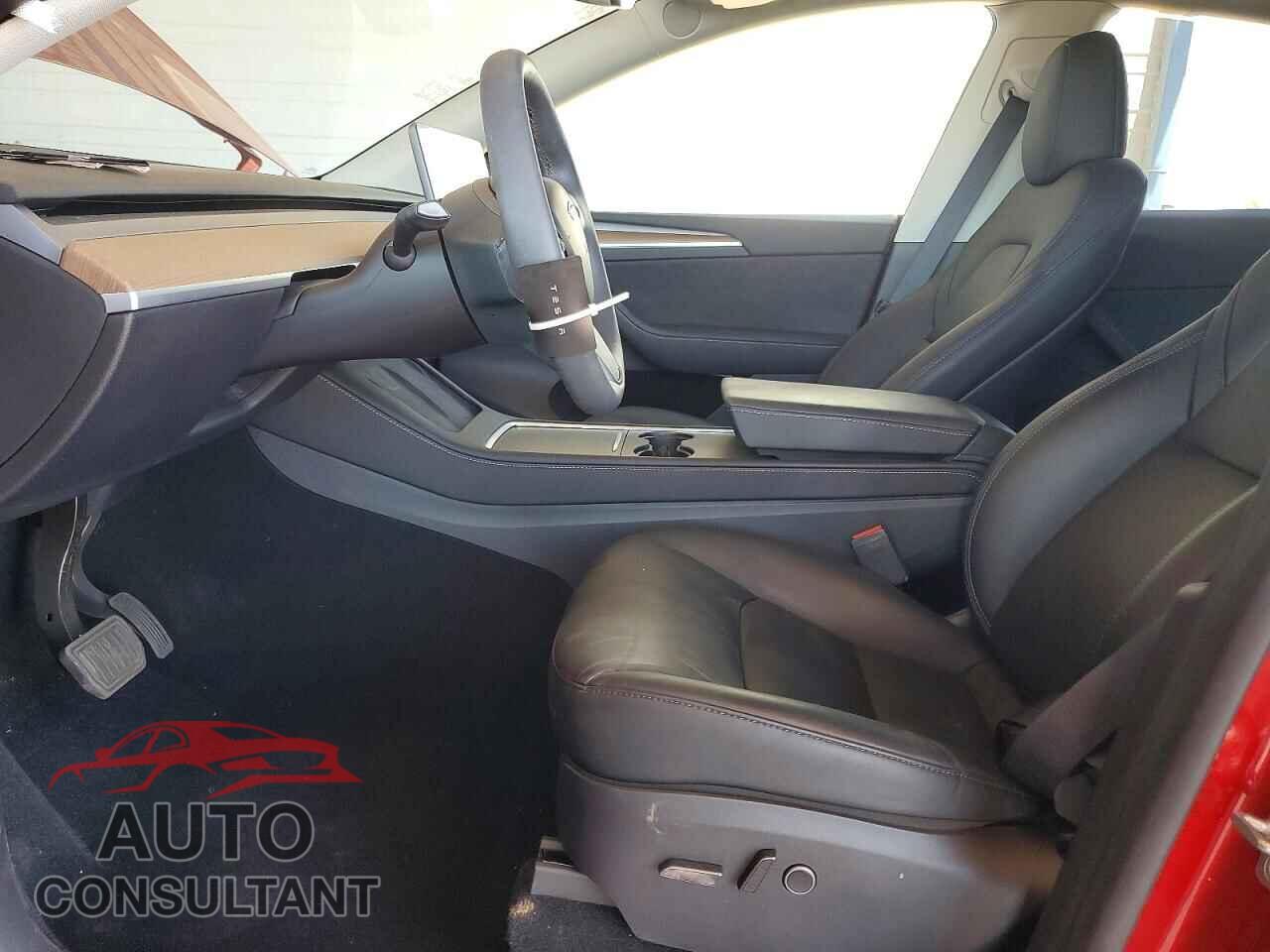 TESLA MODEL Y 2025 - 7SAYGDED0SF280026