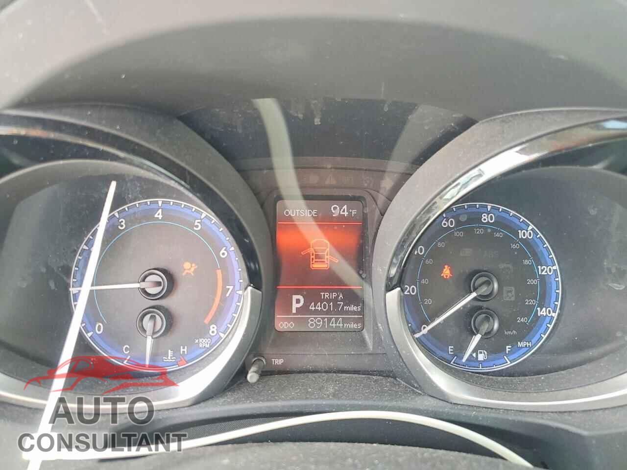 TOYOTA COROLLA 2015 - 2T1BURHEXFC330681