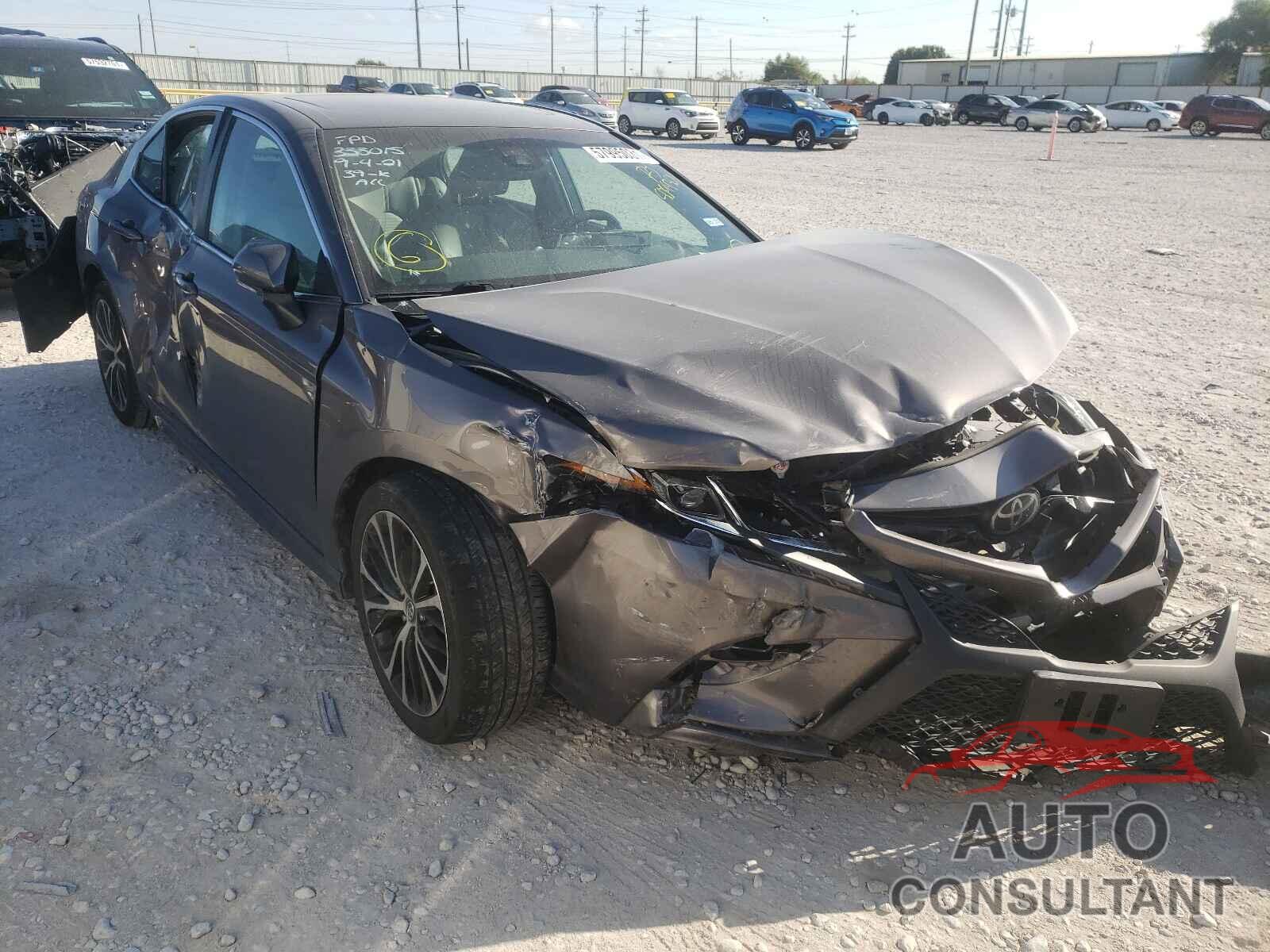TOYOTA CAMRY 2018 - 4T1B11HK3JU509930