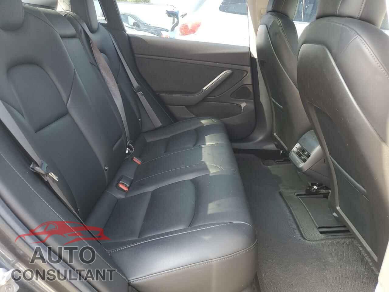 TESLA MODEL 3 2018 - 5YJ3E1EA5JF020043