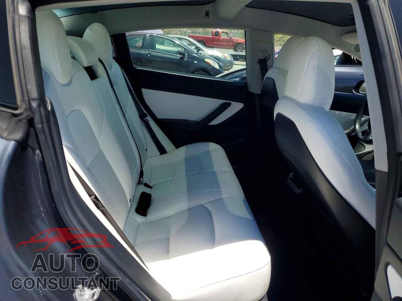 TESLA MODEL 3 2018 - 5YJ3E1EBXJF097239