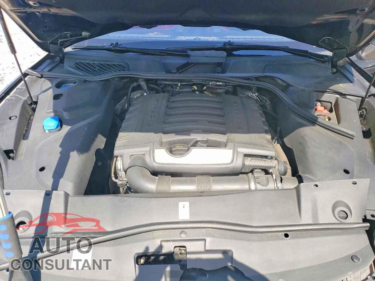 PORSCHE CAYENNE 2018 - WP1AA2A28JKA02435