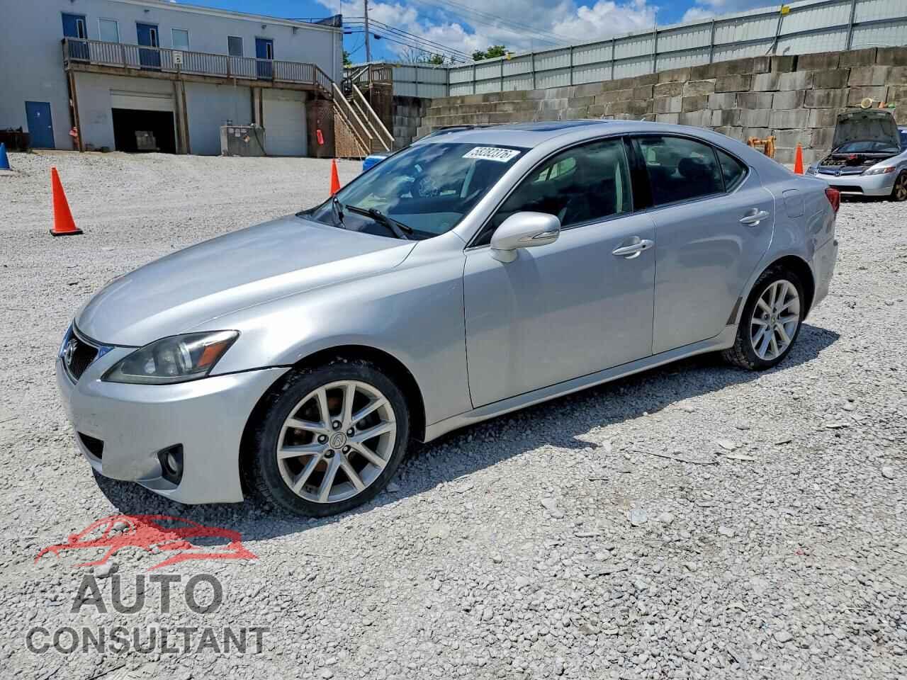 LEXUS IS 2011 - JTHCF5C28B5045309