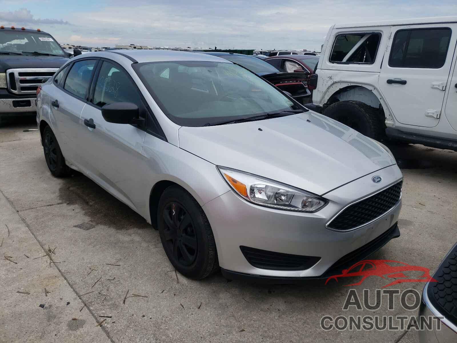 FORD FOCUS 2018 - 1FADP3E20JL303035