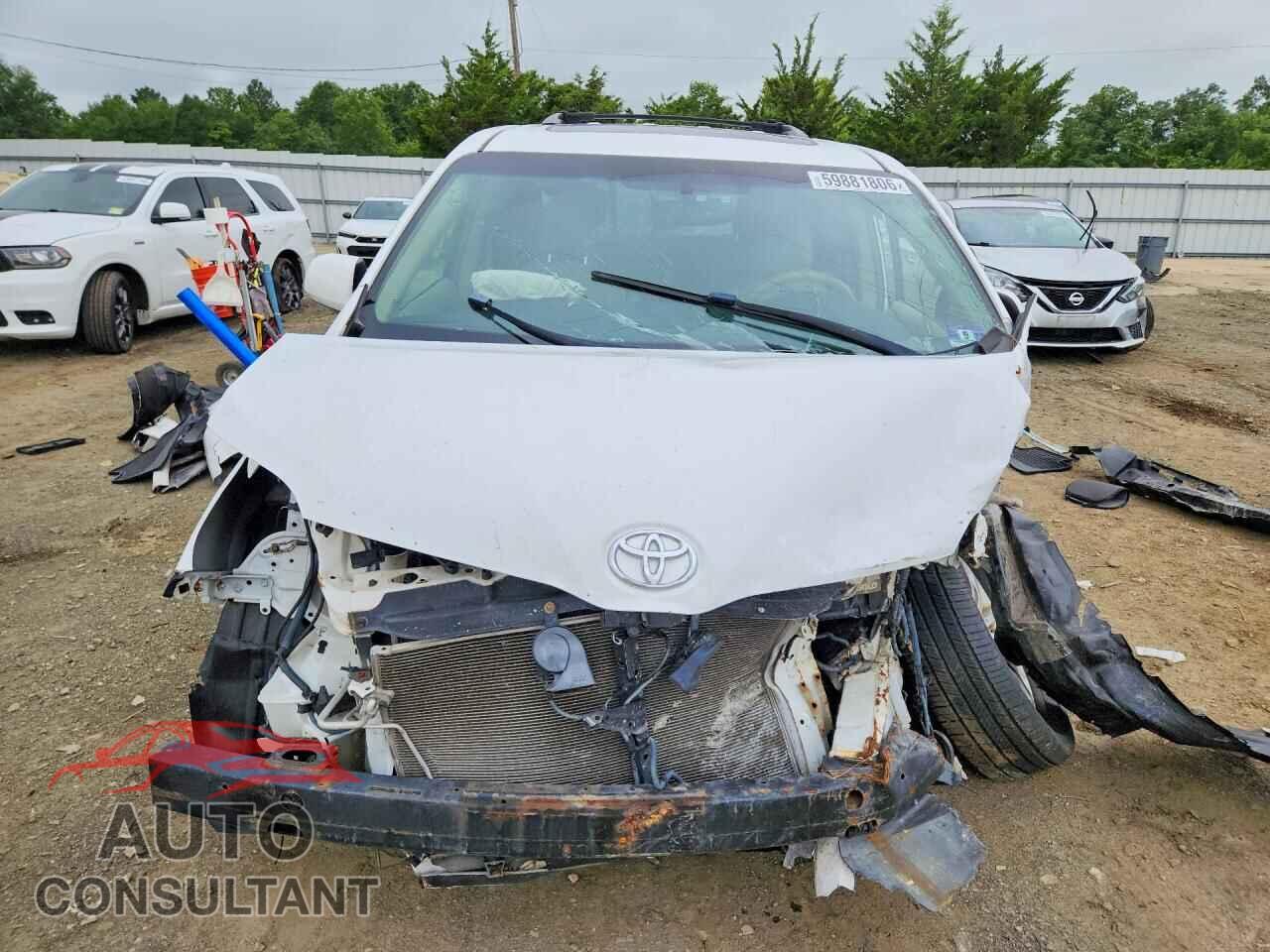 TOYOTA SIENNA 2011 - 5TDYK3DC7BS172030
