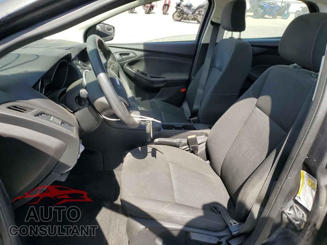 FORD FOCUS 2018 - 1FADP3E23JL241405
