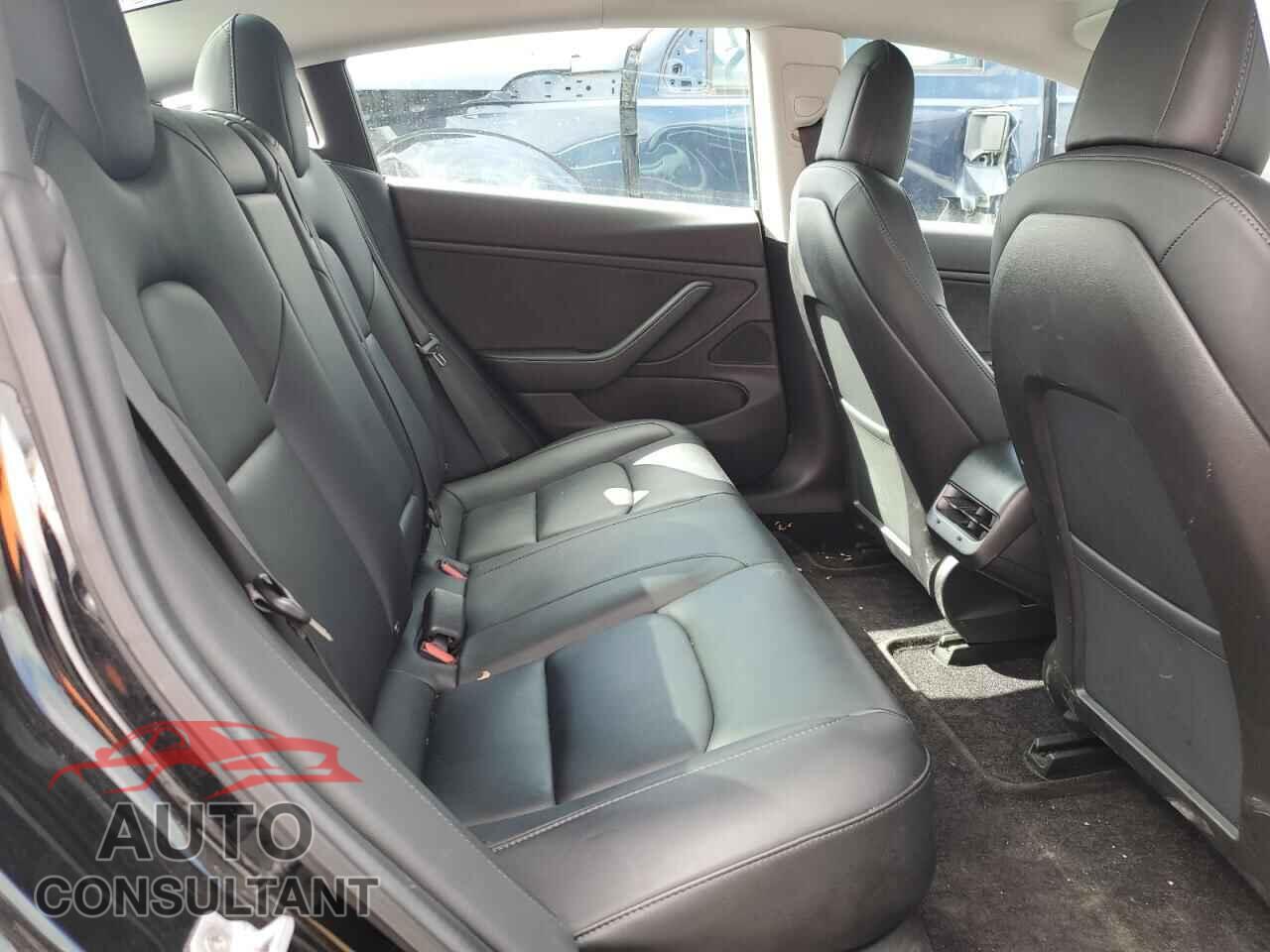 TESLA MODEL 3 2019 - 5YJ3E1EB5KF208894