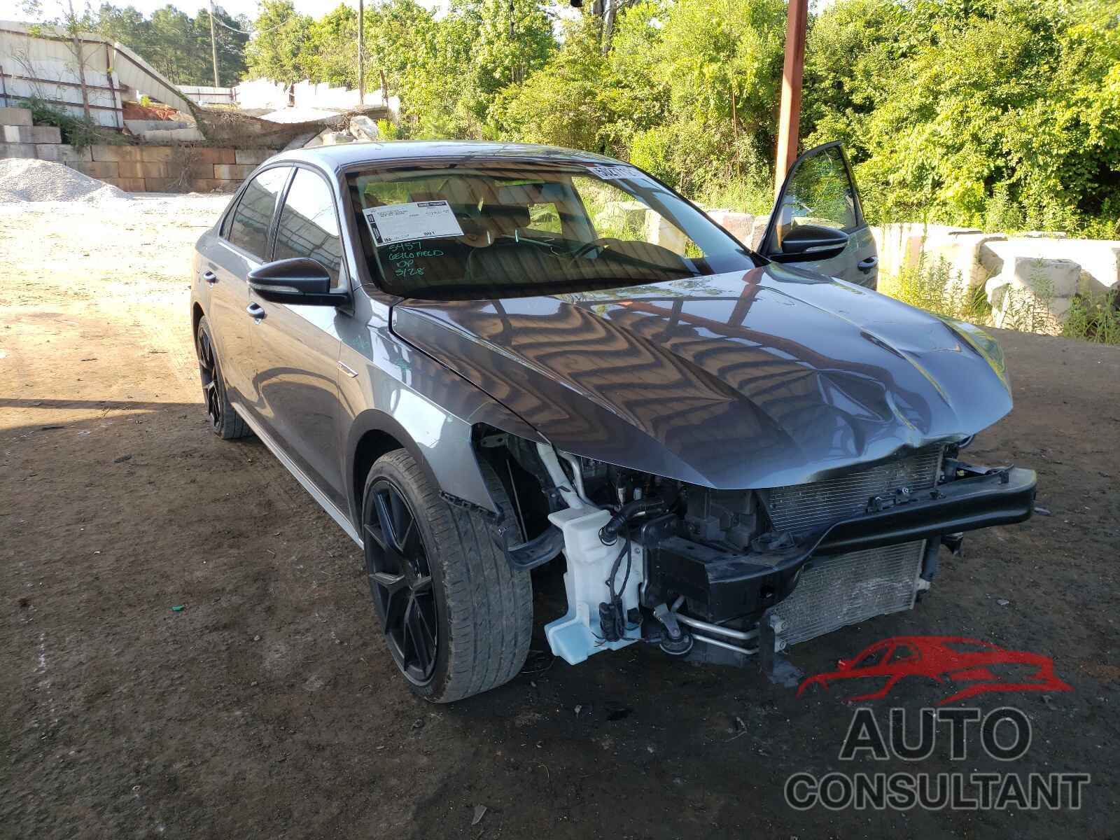 VOLKSWAGEN PASSAT 2018 - 1VWAA7A33JC009470