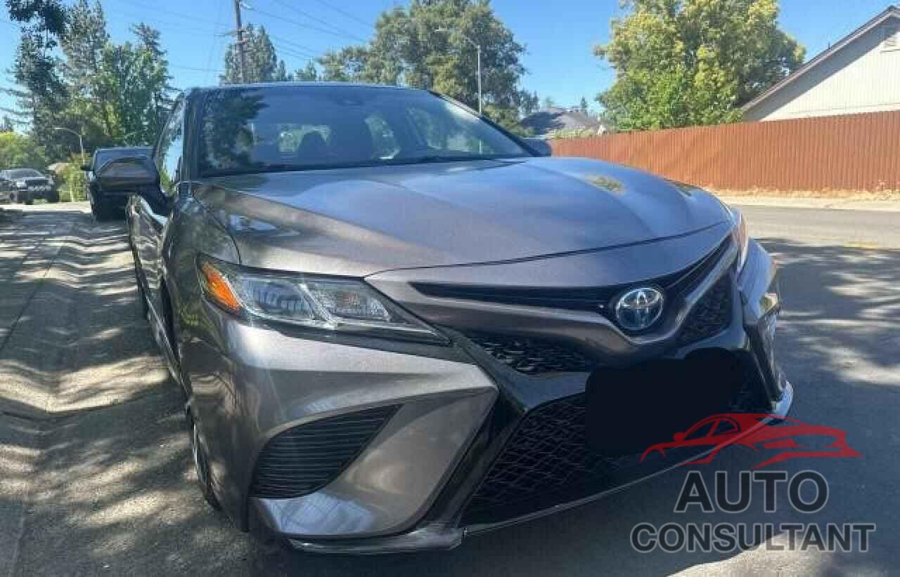 TOYOTA CAMRY 2018 - 4T1B21HK2JU508801