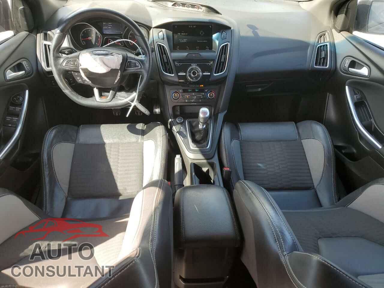 FORD FOCUS 2016 - 1FADP3L93GL276003