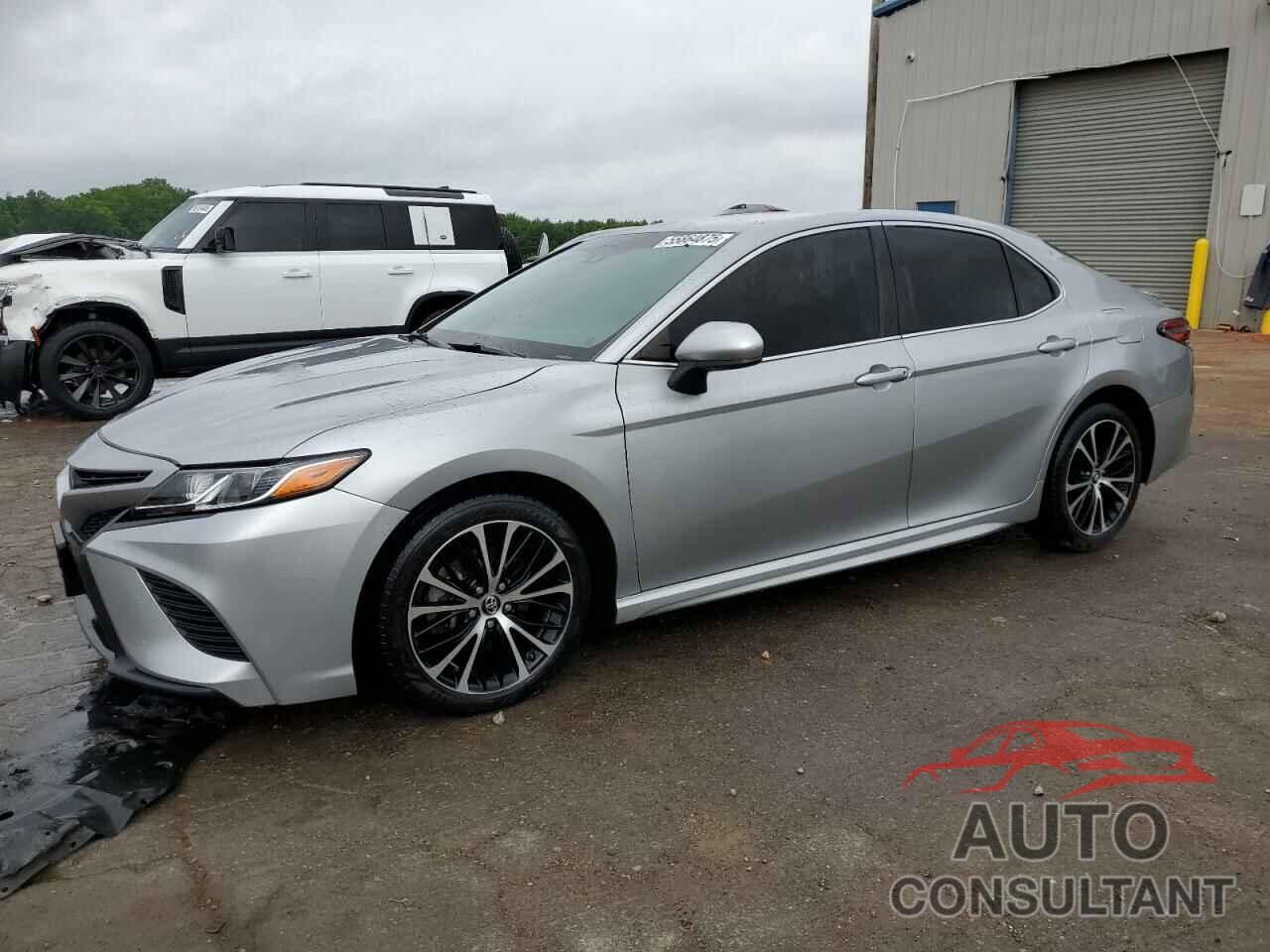 TOYOTA CAMRY 2018 - 4T1B11HK8JU652002