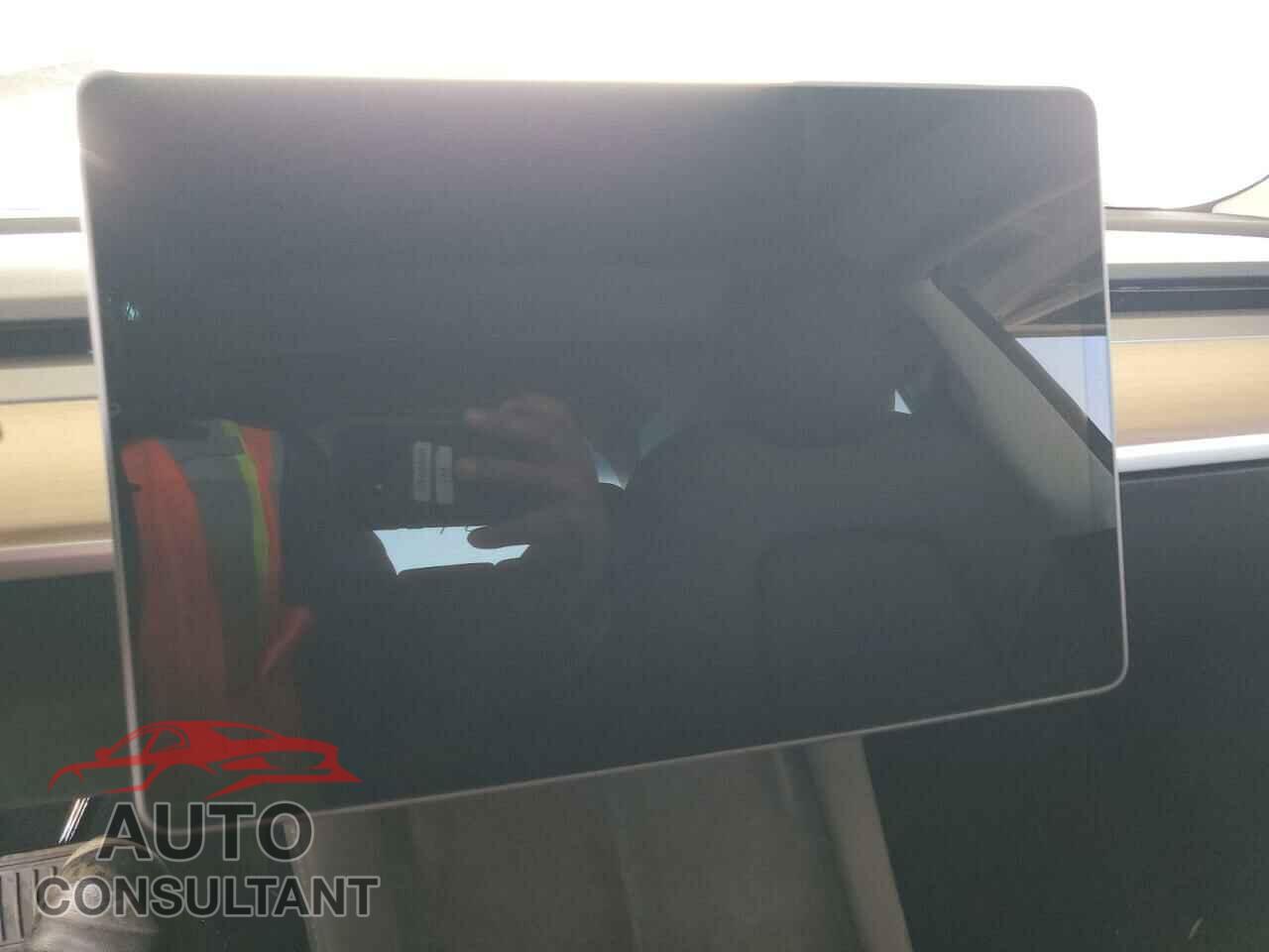 TESLA MODEL 3 2023 - 5YJ3E1EA5PF400282