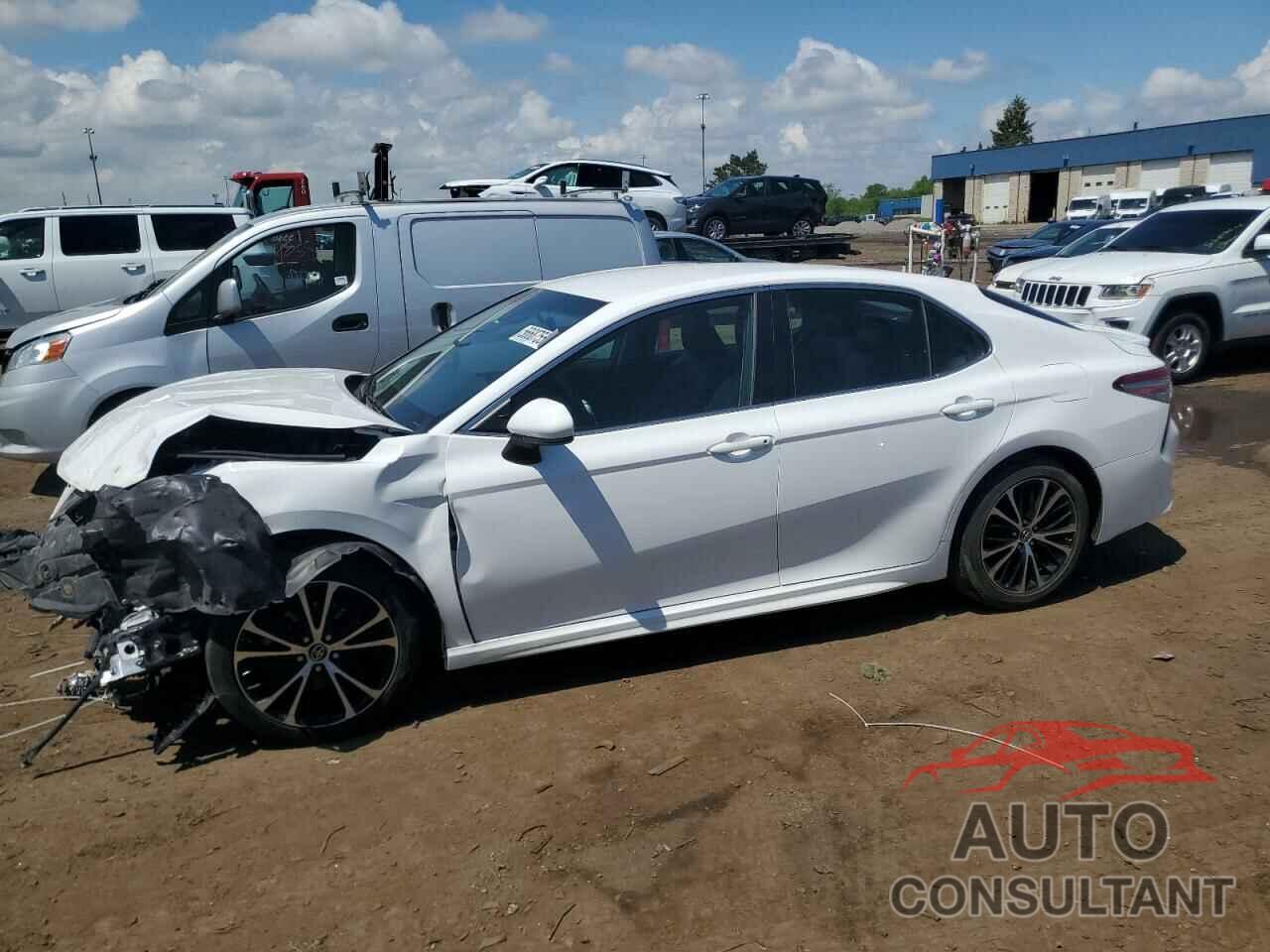 TOYOTA CAMRY 2018 - 4T1B11HK2JU127243