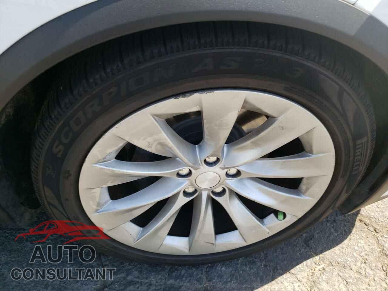 TESLA MODEL X 2016 - 5YJXCAE21GF008643