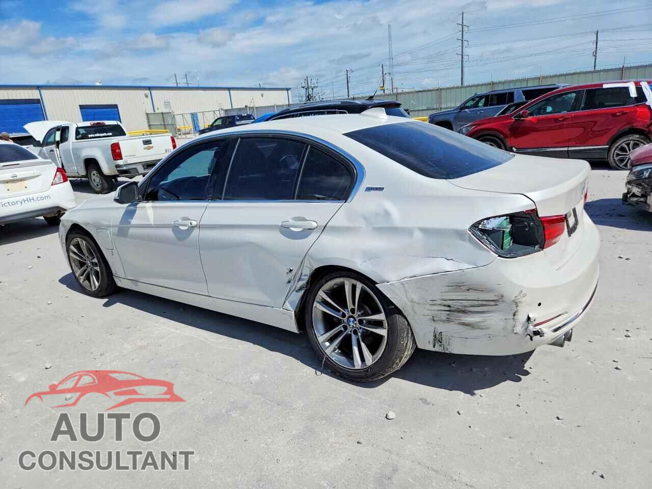 BMW 3 SERIES 2017 - WBA8E1C30HA156770