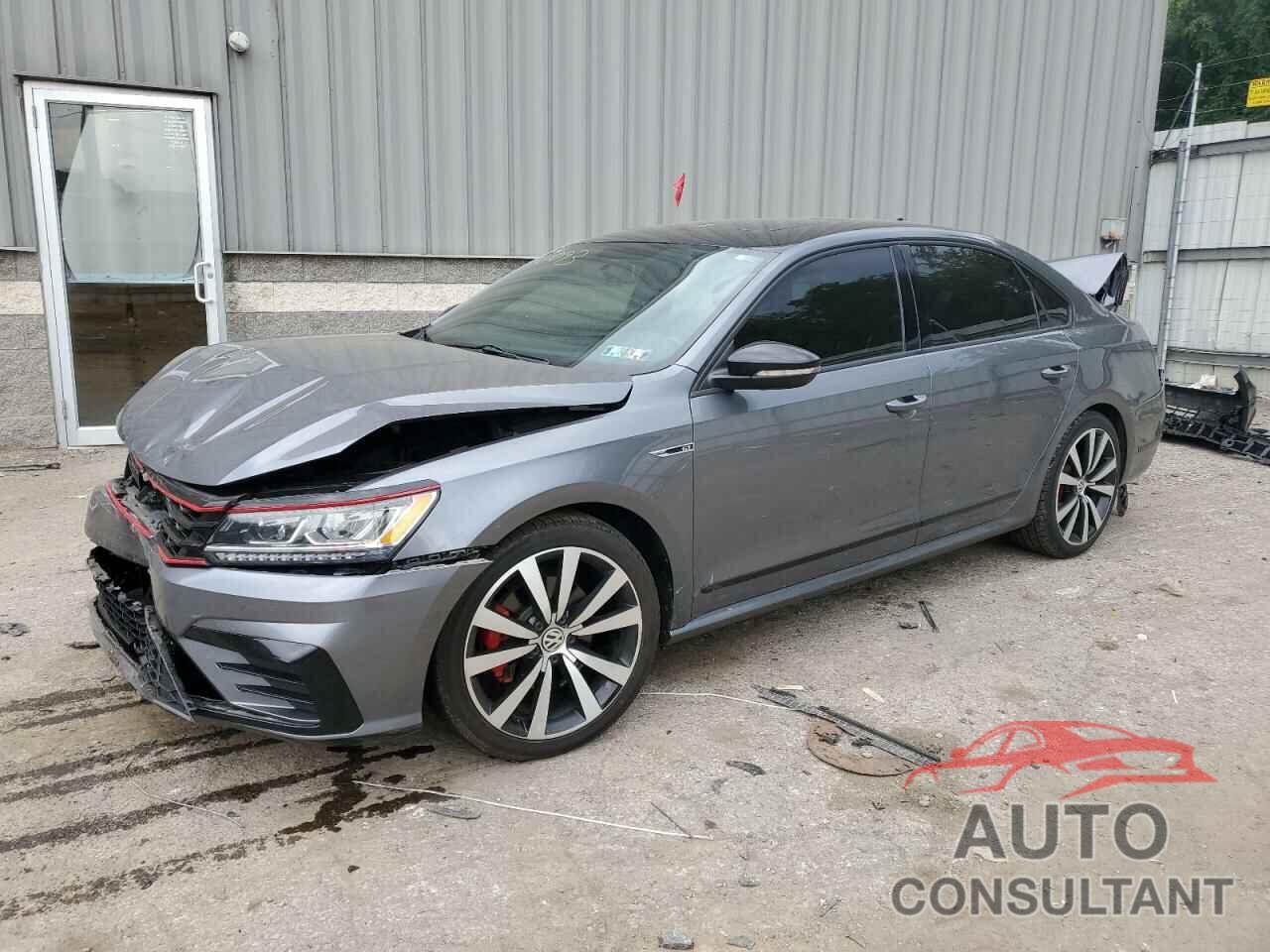 VOLKSWAGEN PASSAT 2018 - 1VWJM7A3XJC033093