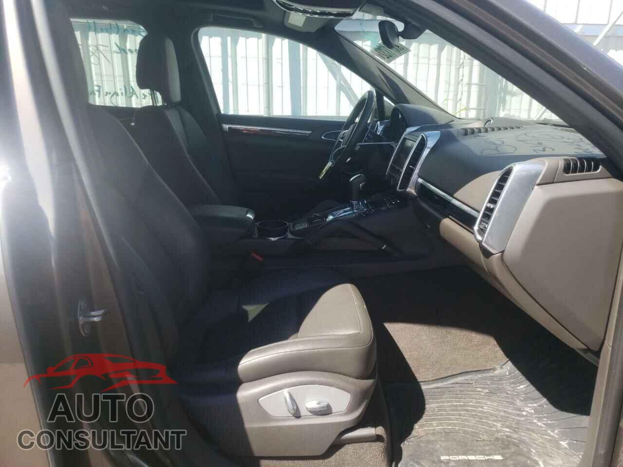 PORSCHE CAYENNE 2016 - WP1AA2A21GLA11383