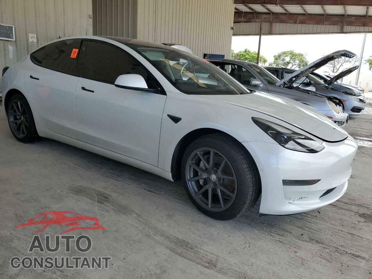 TESLA MODEL 3 2021 - 5YJ3E1EA5MF048137