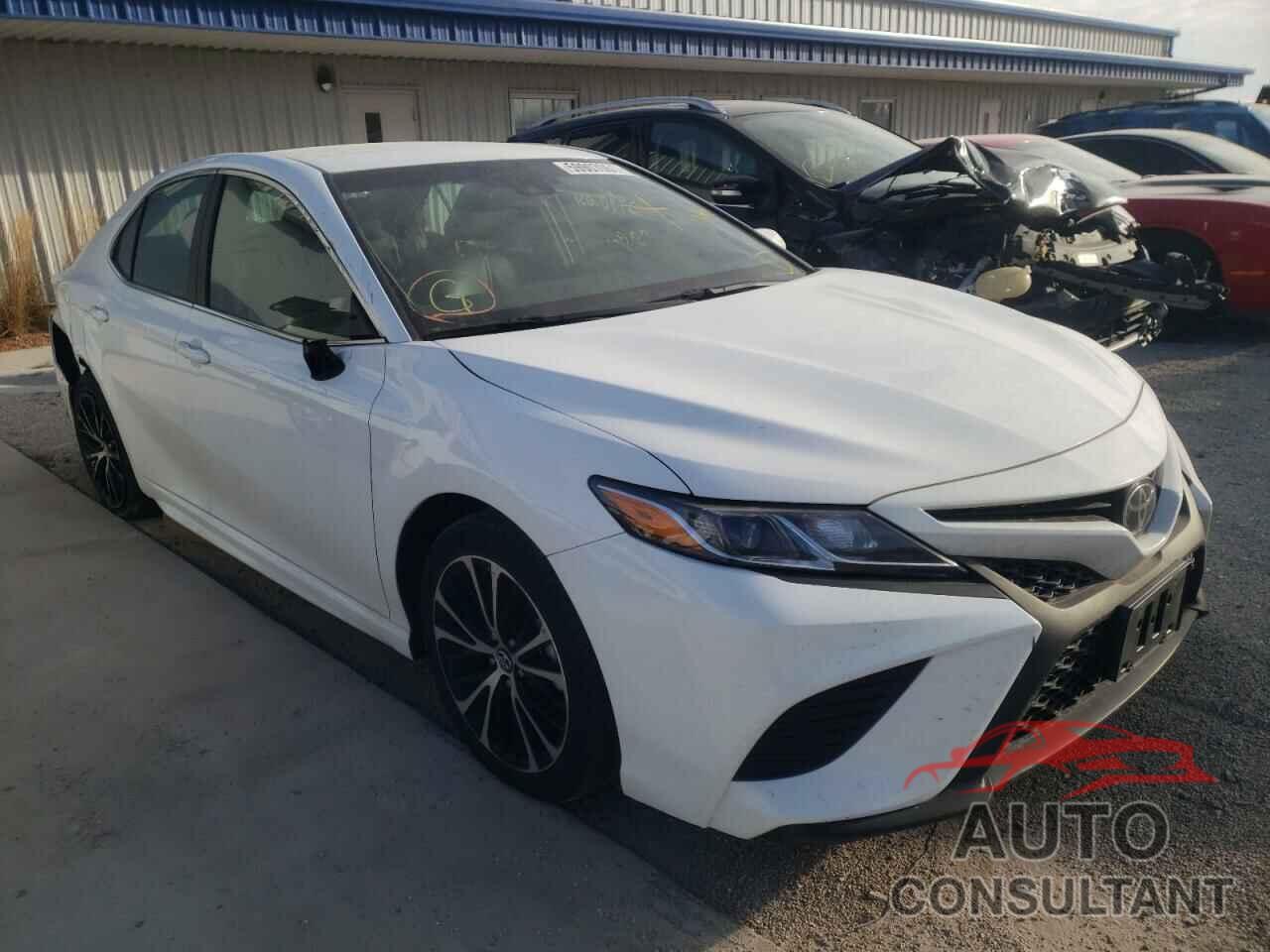 TOYOTA CAMRY 2018 - 4T1B11HK2JU155186