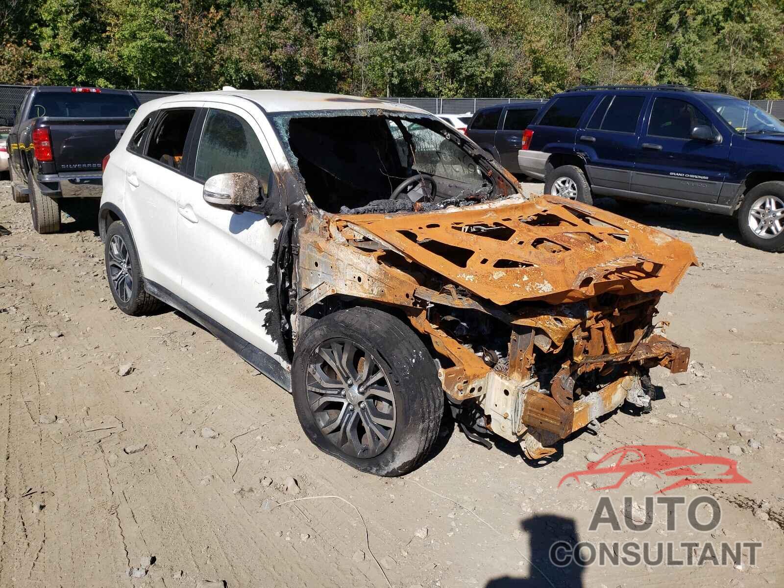 MITSUBISHI OUTLANDER 2018 - JA4AR3AU8JU019851
