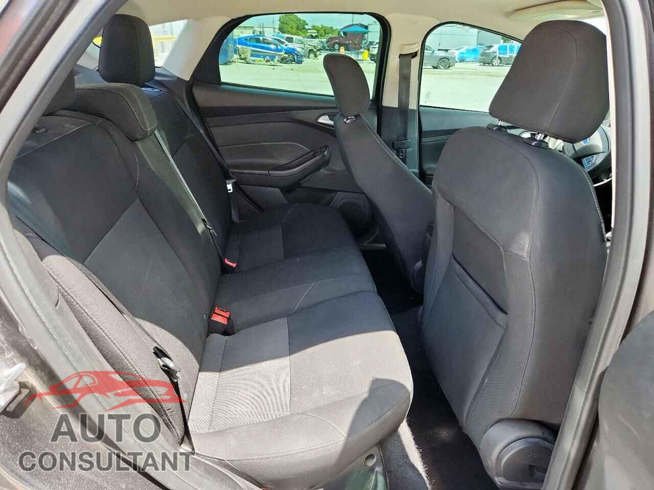 FORD FOCUS 2015 - 1FADP3K21FL348917