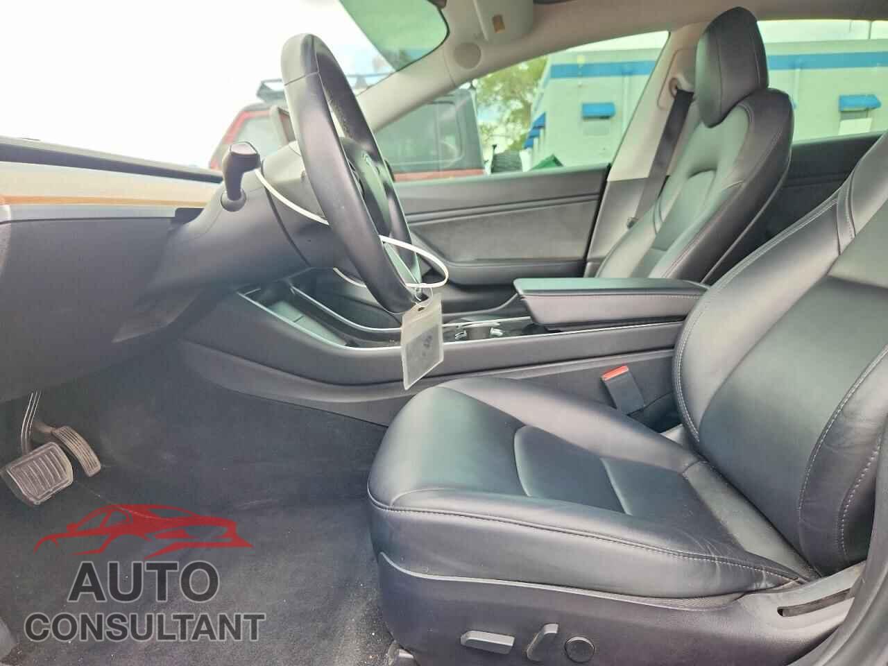 TESLA MODEL 3 2019 - 5YJ3E1EB9KF144813