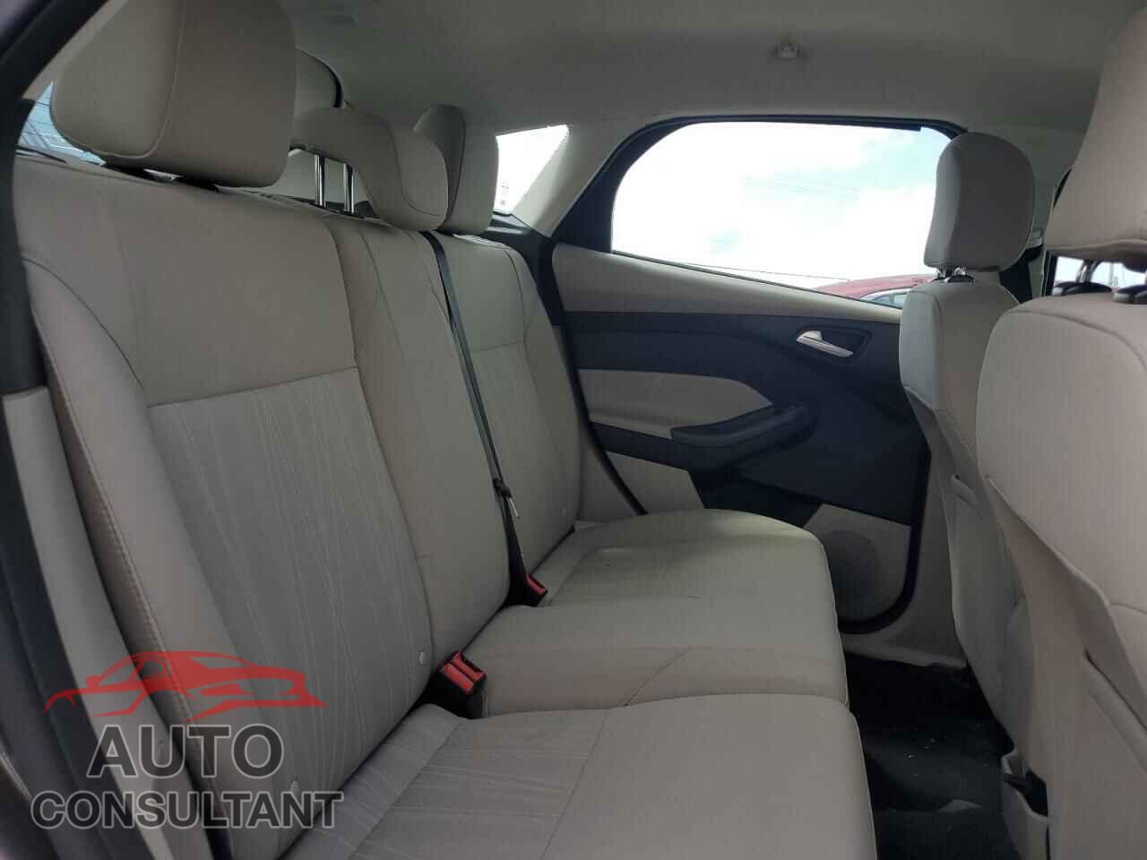 FORD FOCUS 2015 - 1FADP3K21FL375048