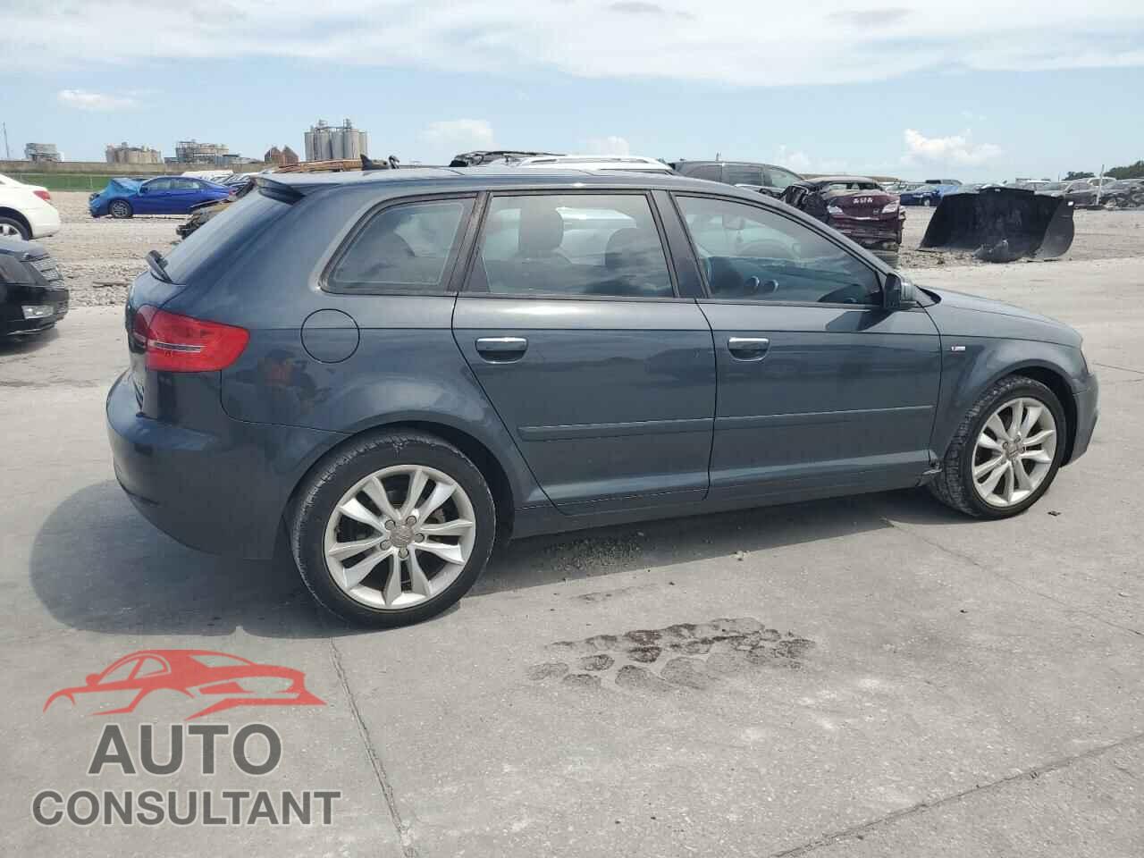 AUDI A3 2012 - WAUBJAFM8CA100672
