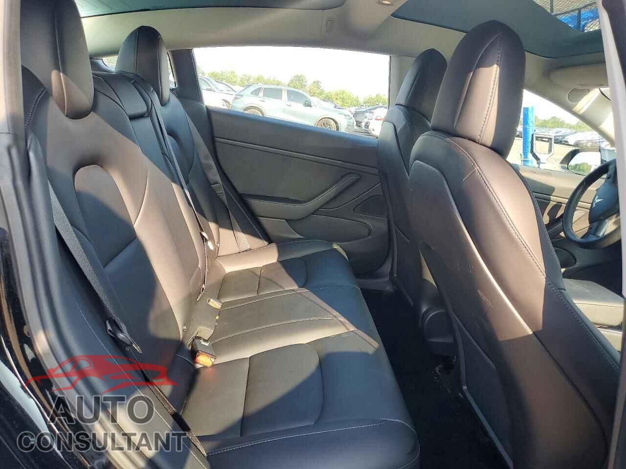 TESLA MODEL 3 2018 - 5YJ3E1EB8JF182354