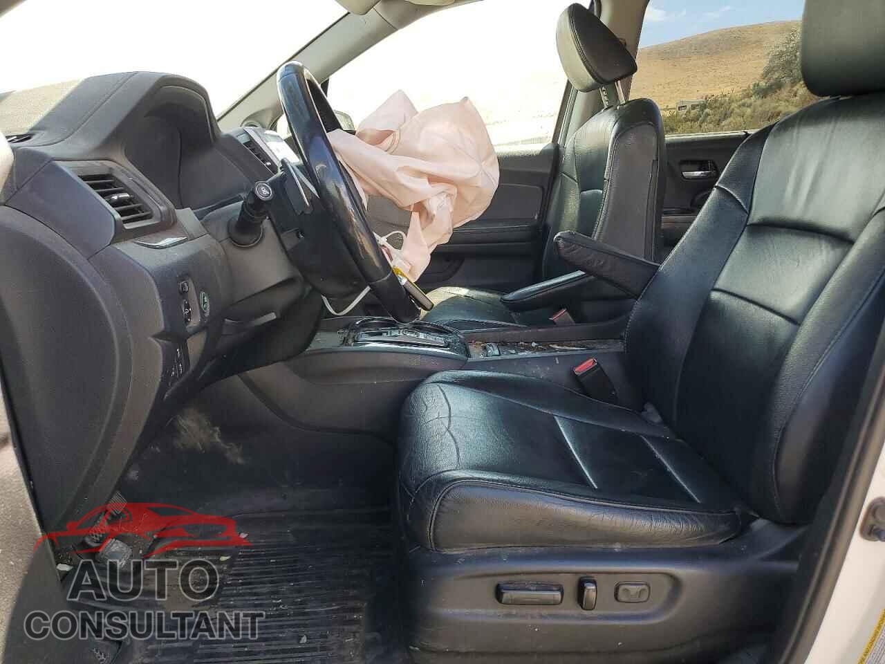 HONDA PILOT 2018 - 5FNYF6H96JB048841