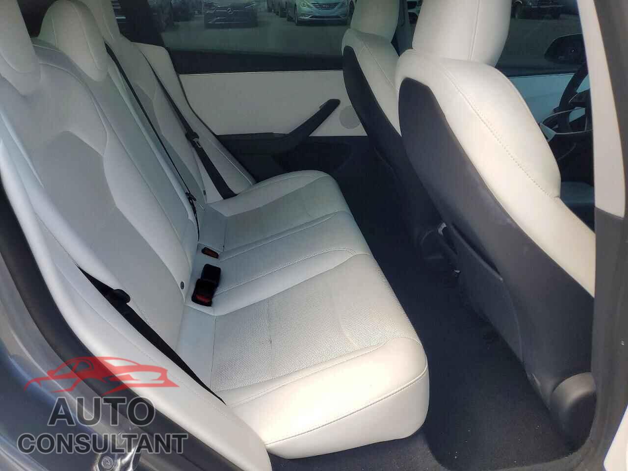 TESLA MODEL 3 2025 - 5YJ3E1EA8SF896476