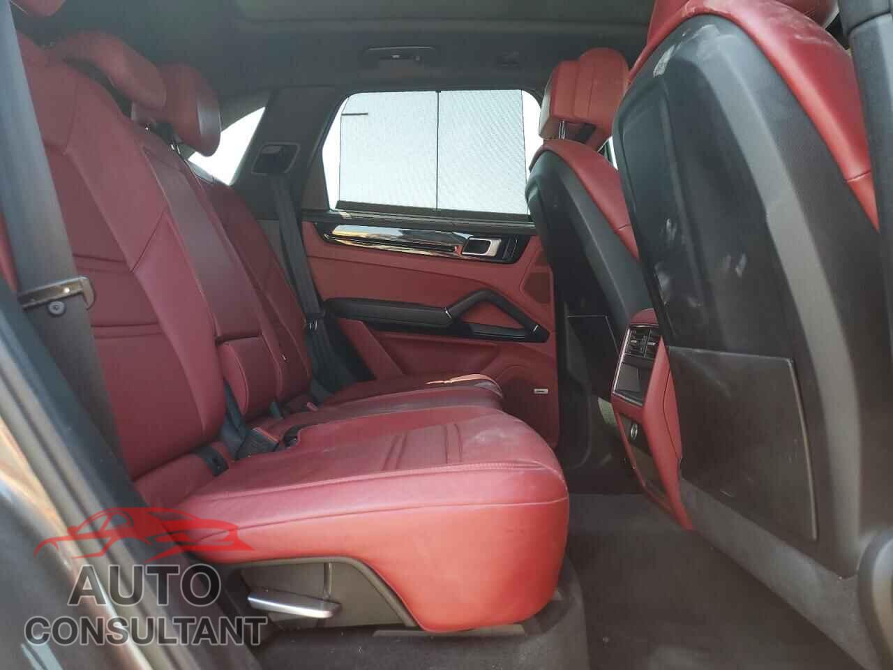 PORSCHE CAYENNE 2019 - WP1AB2AY8KDA64084