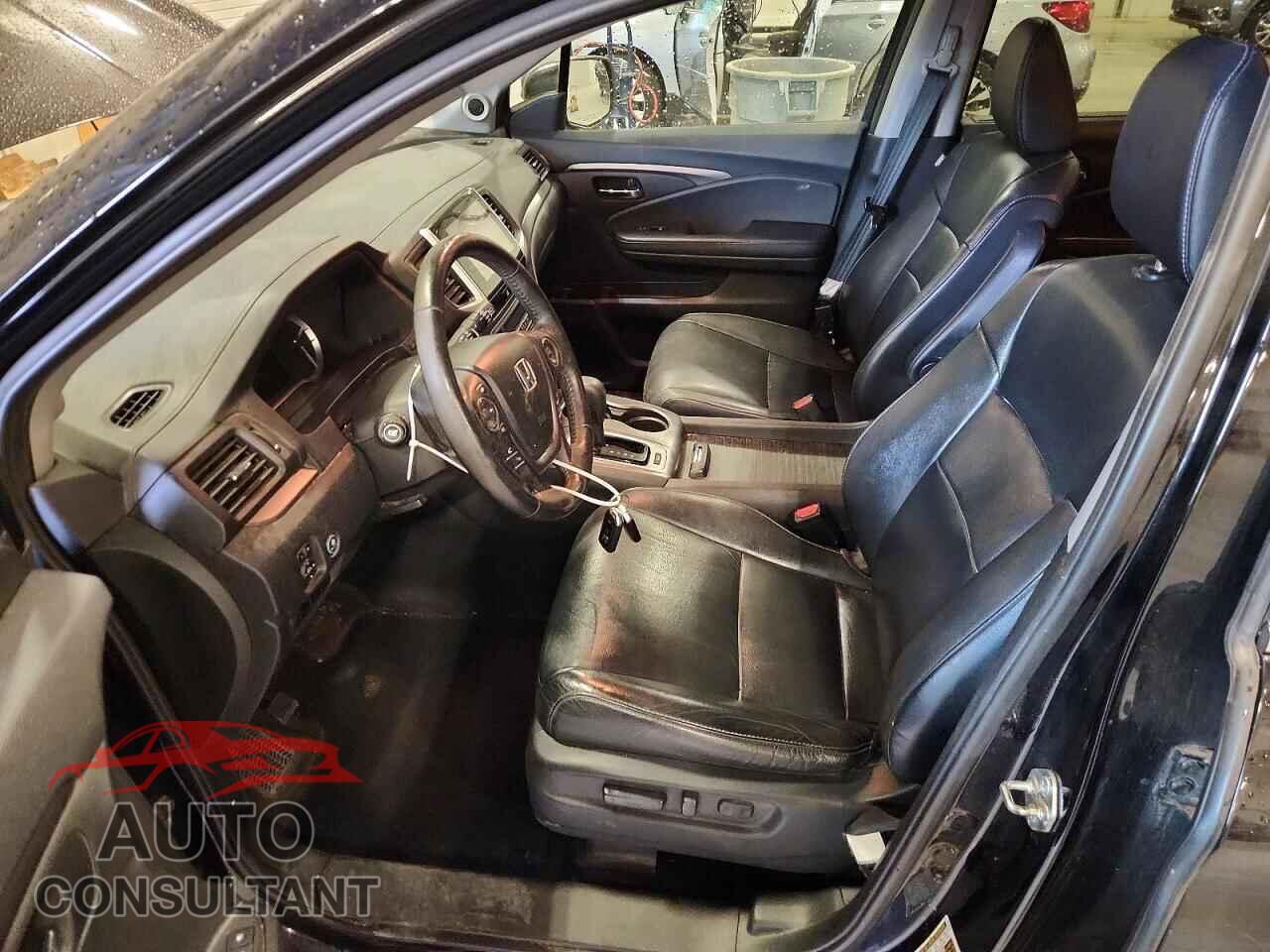 HONDA PILOT 2017 - 5FNYF6H83HB065274