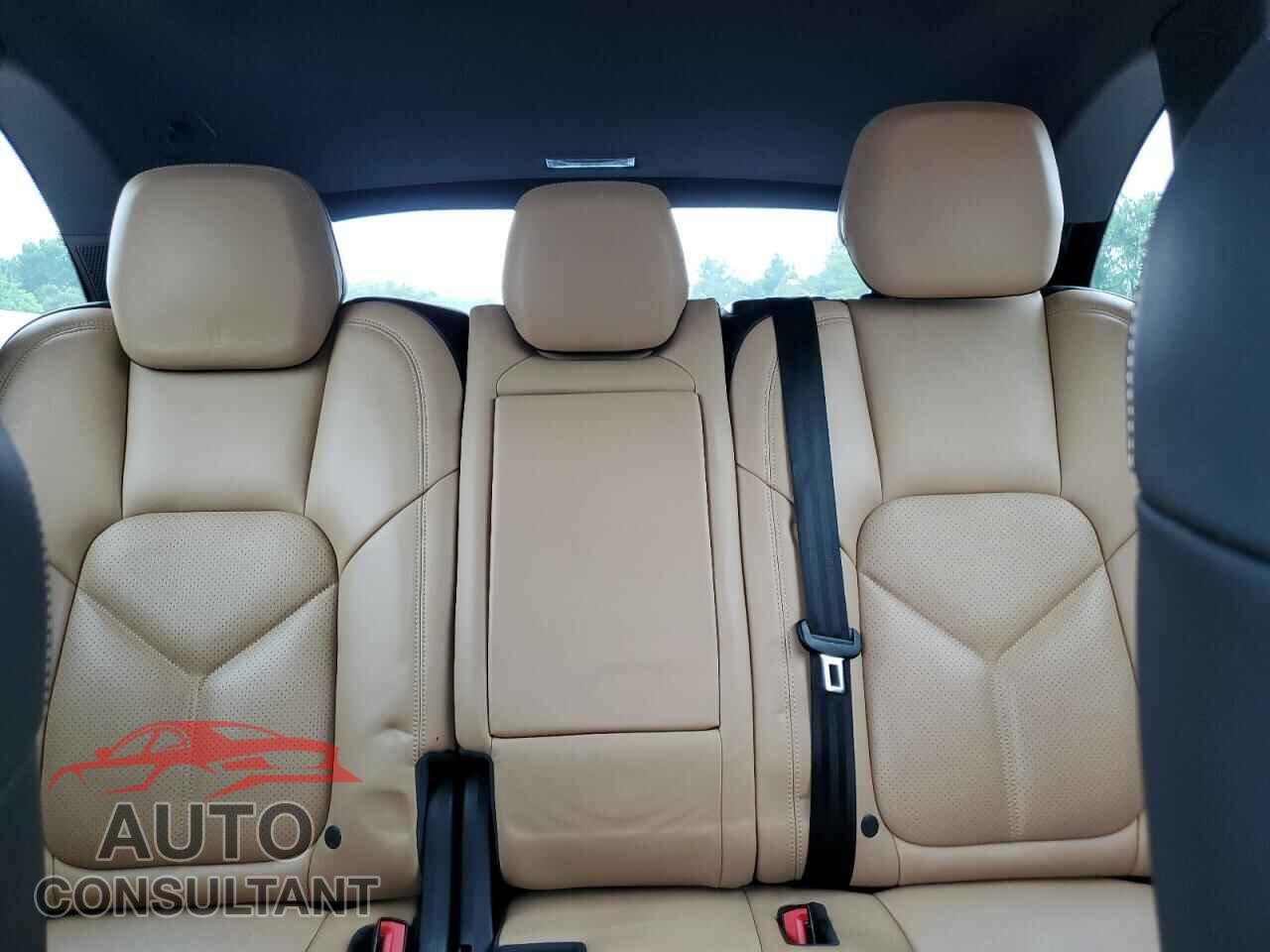 PORSCHE CAYENNE 2017 - WP1AA2A25HKA90872