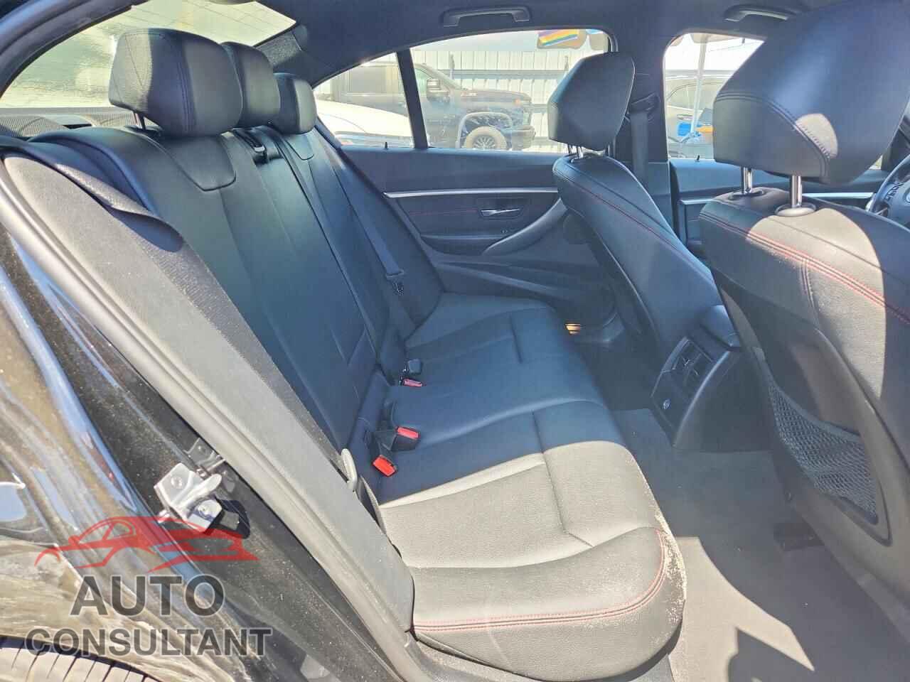 BMW 3 SERIES 2018 - WBA8B9C54JEE83375