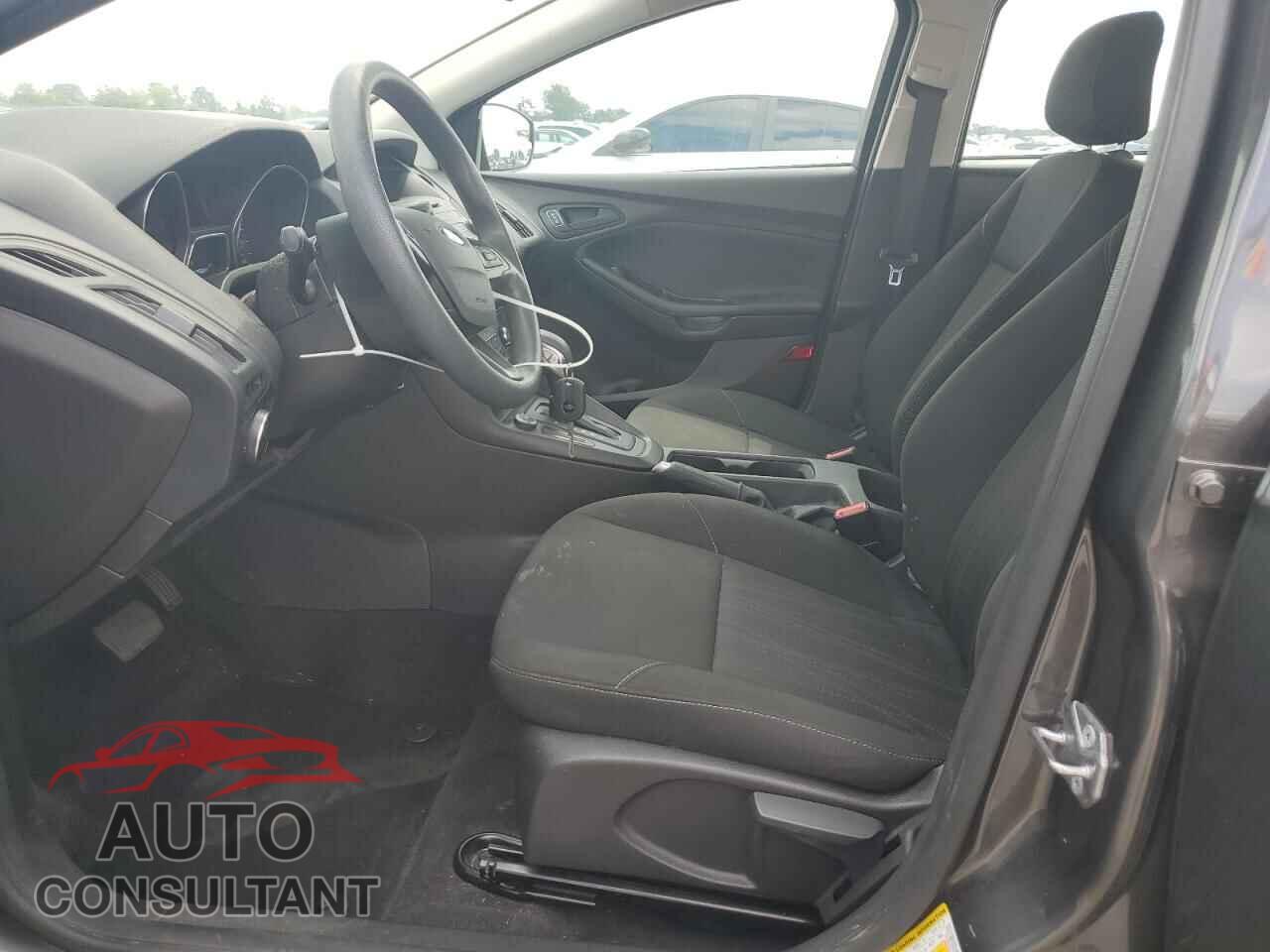 FORD FOCUS 2017 - 1FADP3E23HL241785