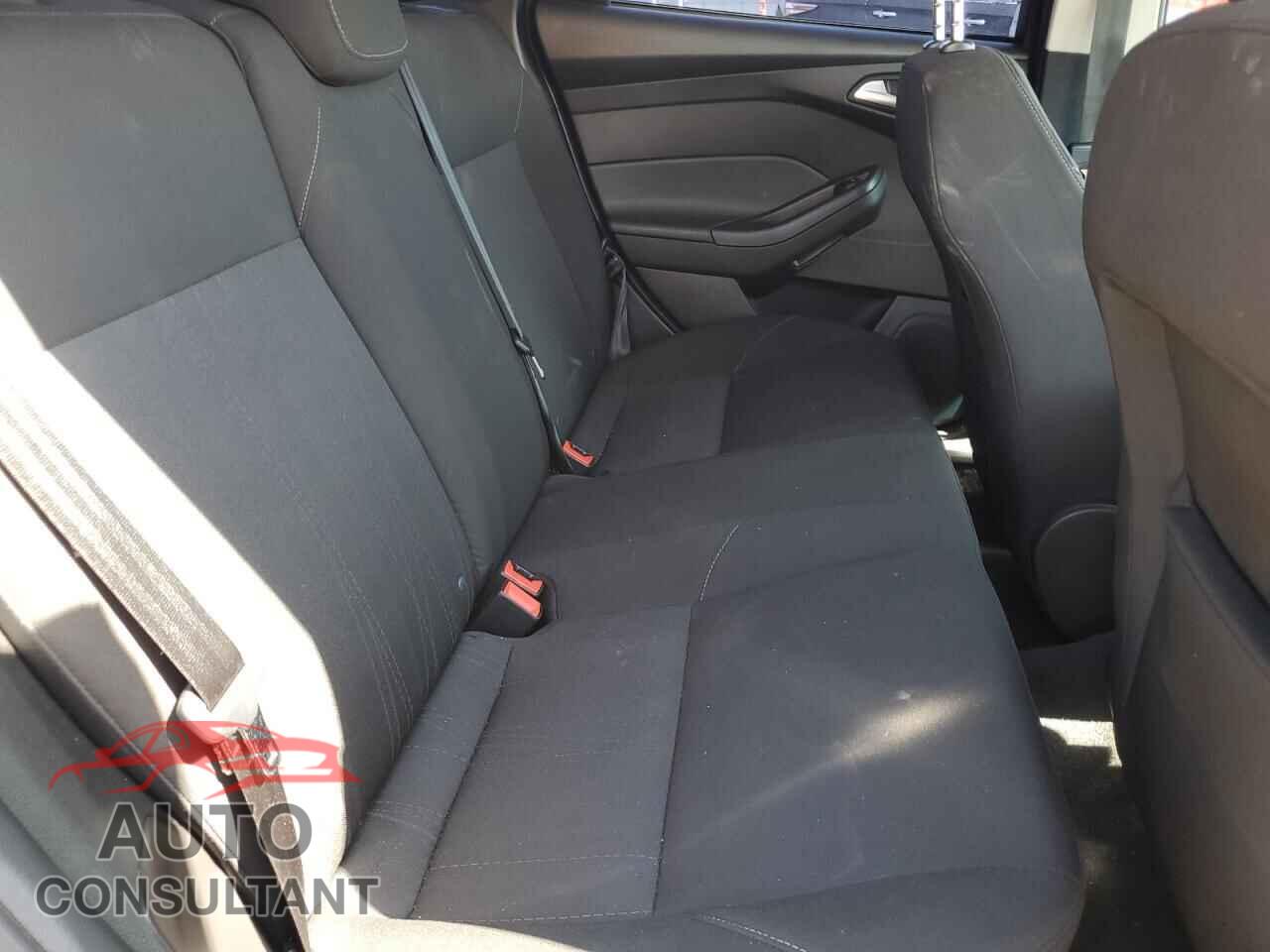 FORD FOCUS 2015 - 1FADP3F2XFL287500