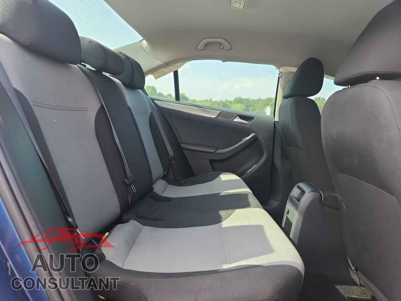 VOLKSWAGEN JETTA 2017 - 3VW2B7AJ2HM321529