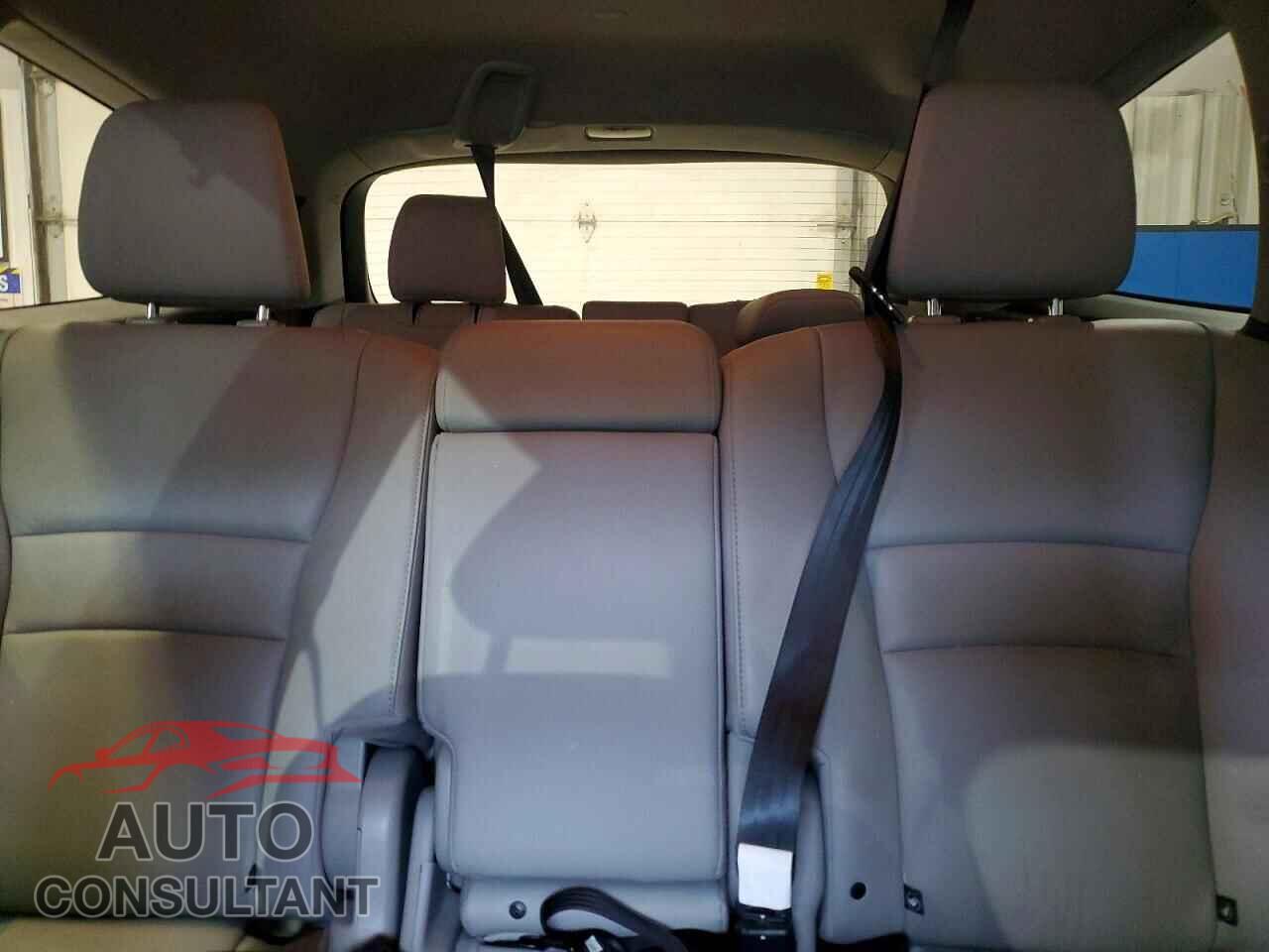 HONDA PILOT 2019 - 5FNYF6H56KB100306