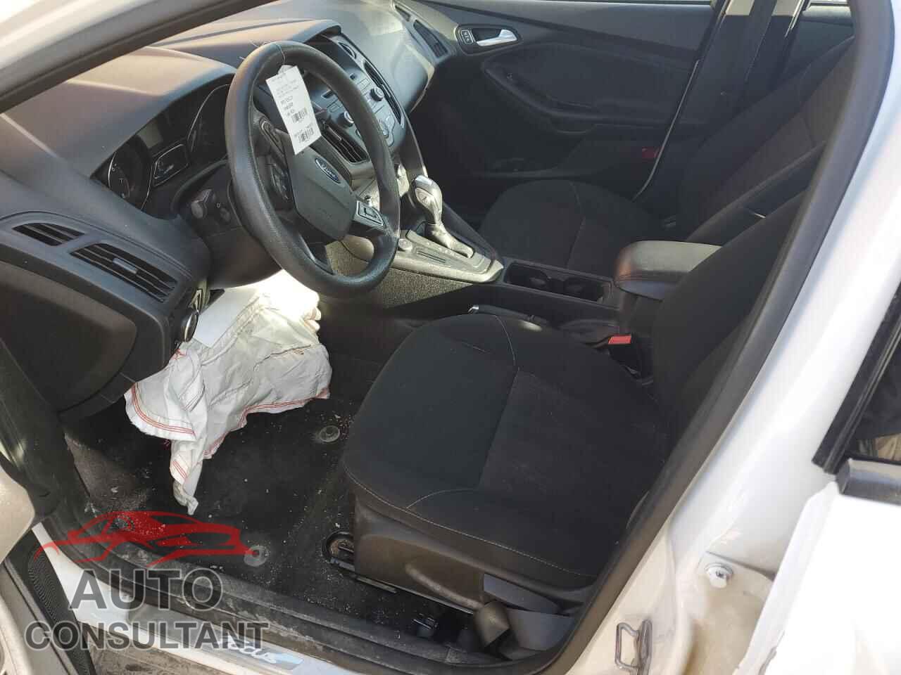 FORD FOCUS 2015 - 1FADP3F23FL271901