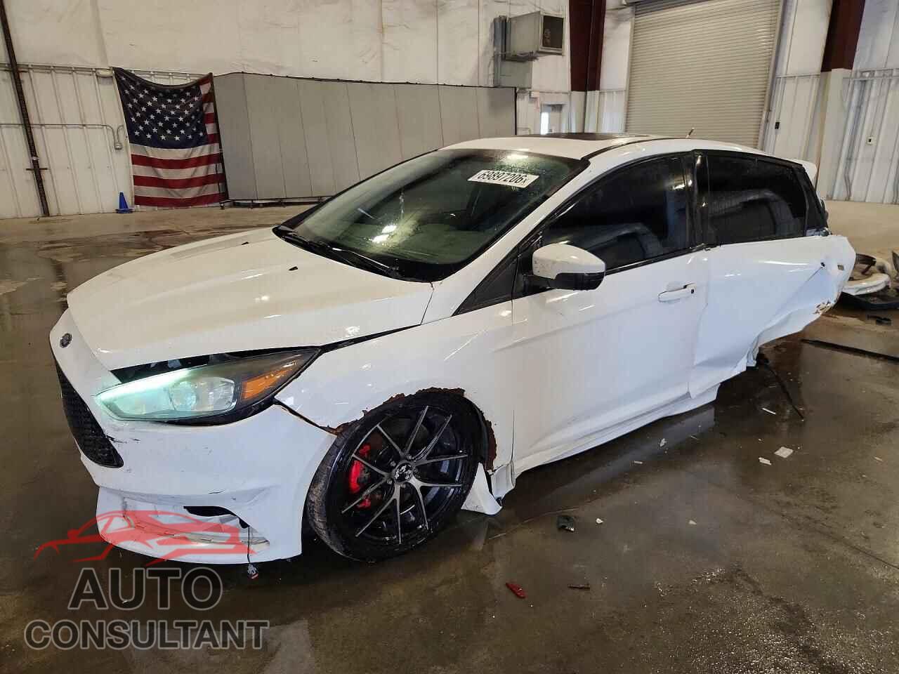 FORD FOCUS 2017 - 1FADP3L96HL214774