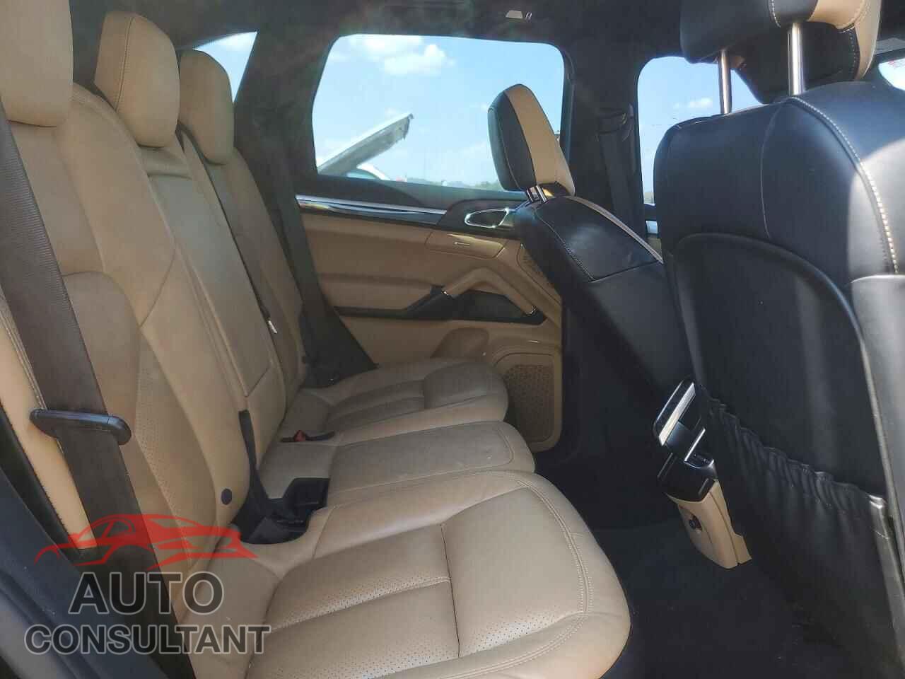 PORSCHE CAYENNE 2016 - WP1AA2A25GLA02637