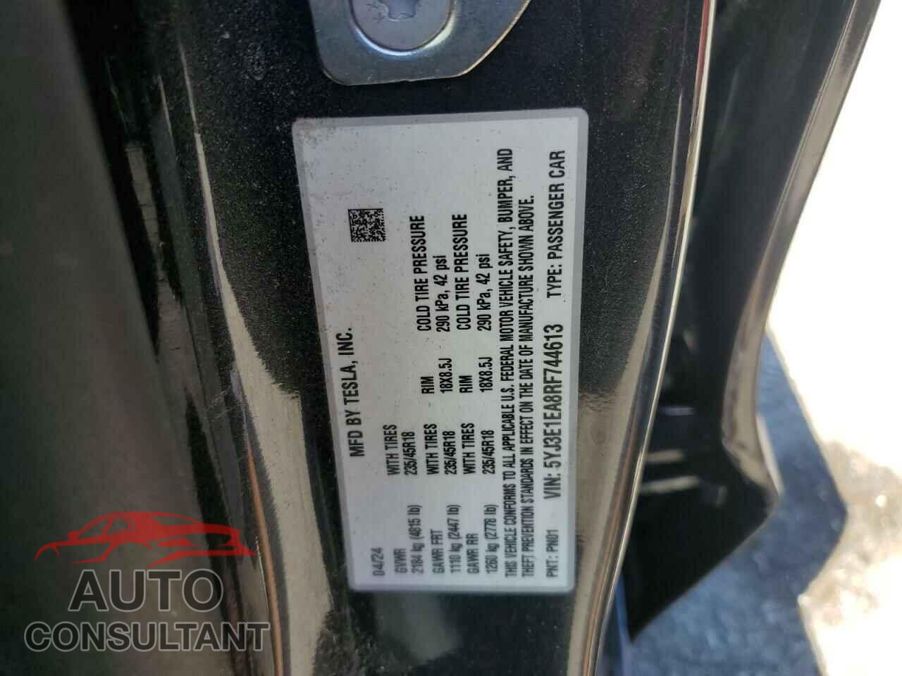 TESLA MODEL 3 2024 - 5YJ3E1EA8RF744613
