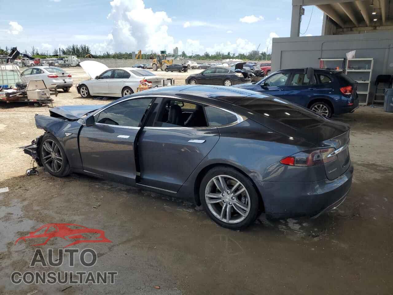 TESLA MODEL S 2015 - 5YJSA1E25FF112695