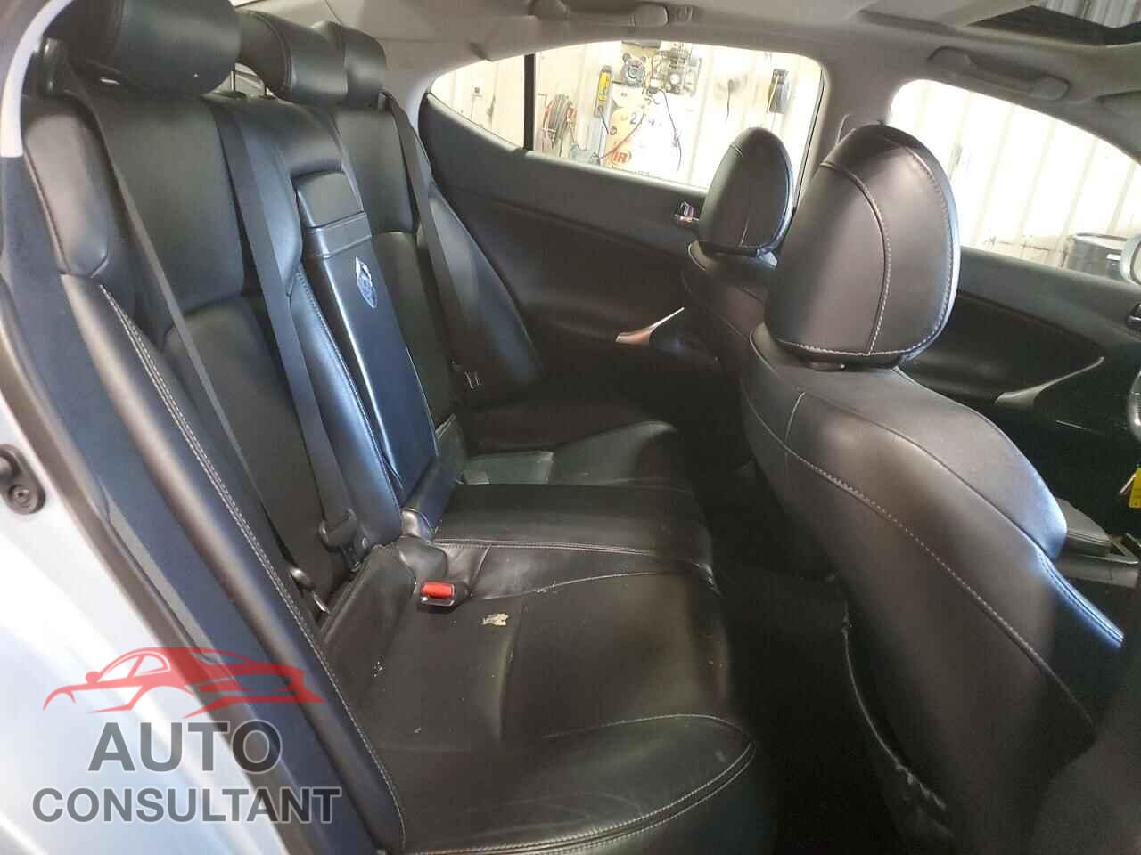 LEXUS IS 2011 - JTHCF5C25B5047096