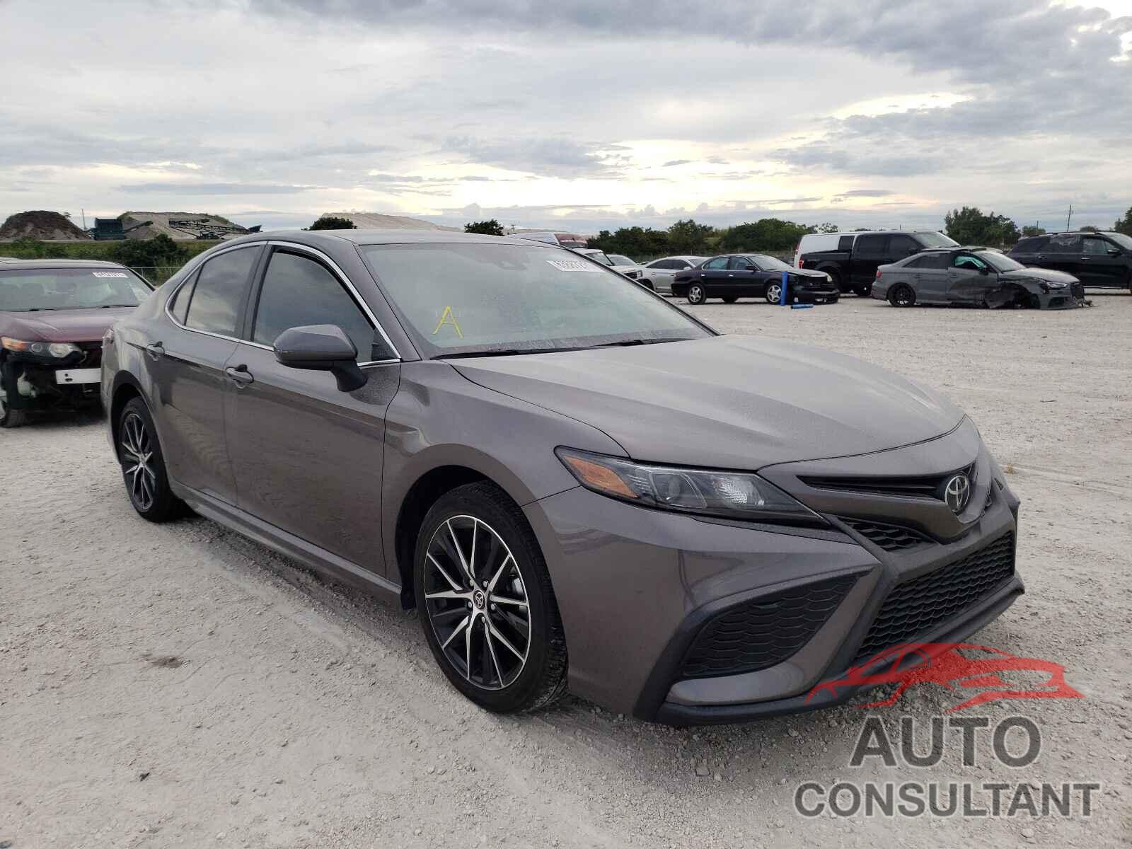 TOYOTA CAMRY 2021 - 4T1G11AK7MU404571